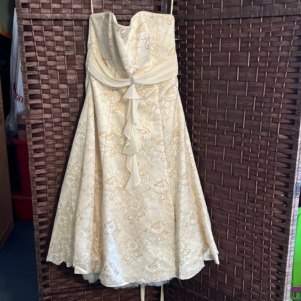 Lovely Women’s yellow and gold floral print strapless prom formal dress